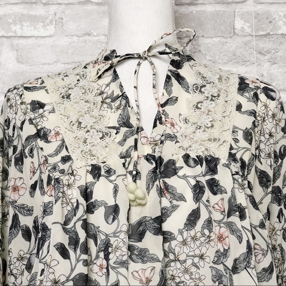 BISHOP + YOUNG Ivory Floral Boho Blouse with Lace Embroidered Detail Small - Picture 5 of 16